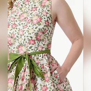 NWT Unique Vintage 1950s Retro Floral Swing Dress With Pockets Sz. 16 /1X